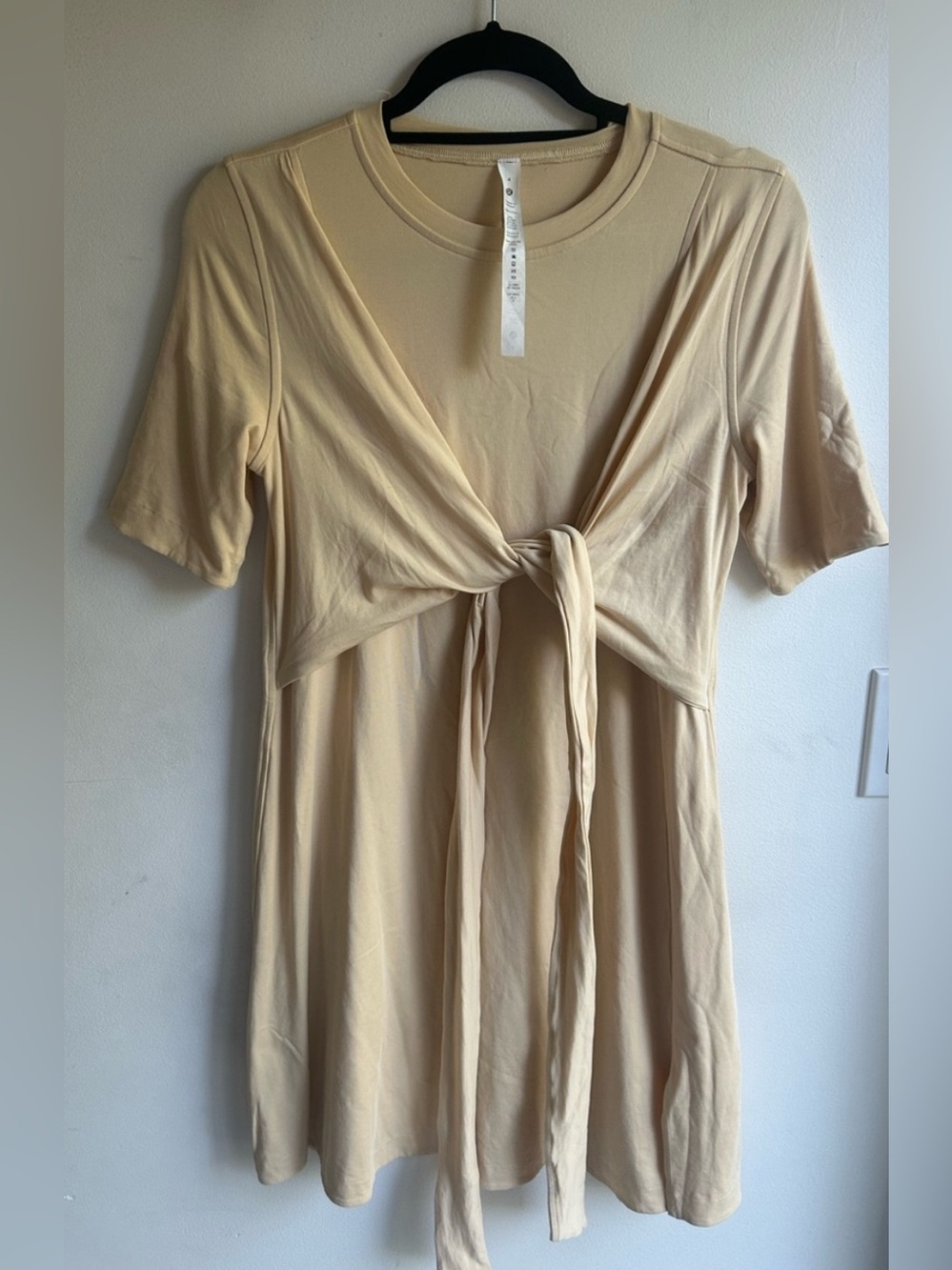 Lululemon Wrap front T-Shirt Dress
Cotton Size 4. Prosecco.